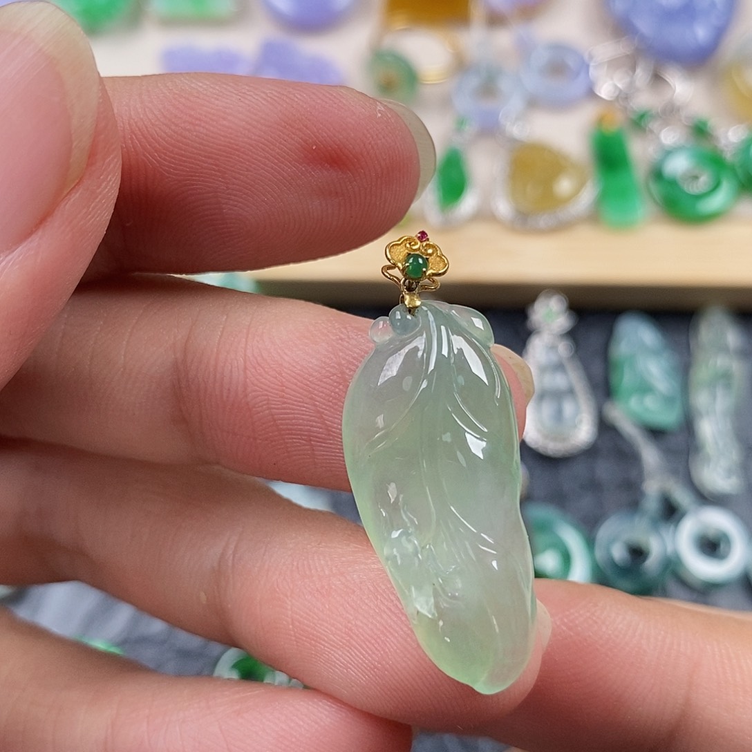 翡翠18K金镶嵌颈饰翡翠