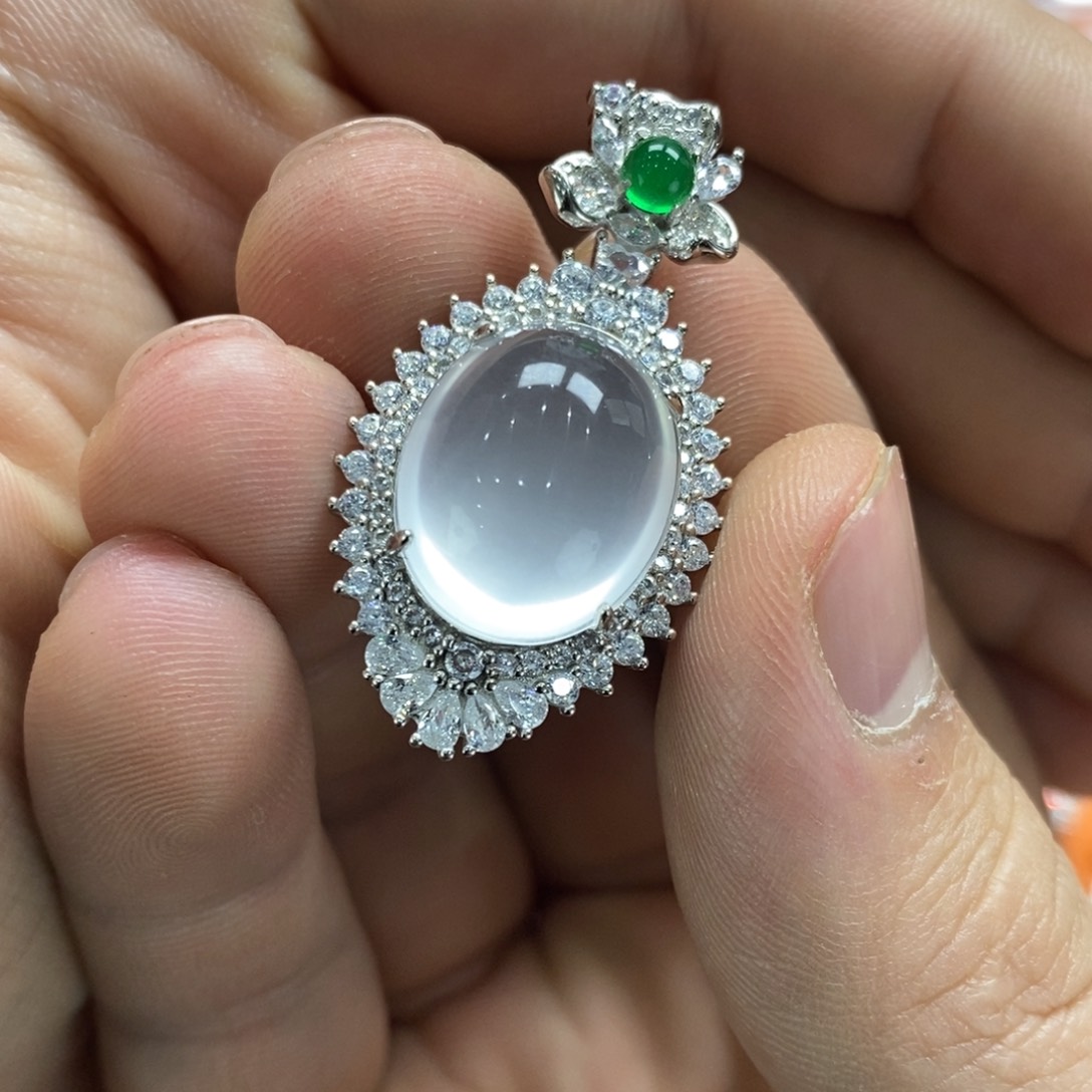 石英质玉吊坠(赠链)银S925镶嵌小*堡