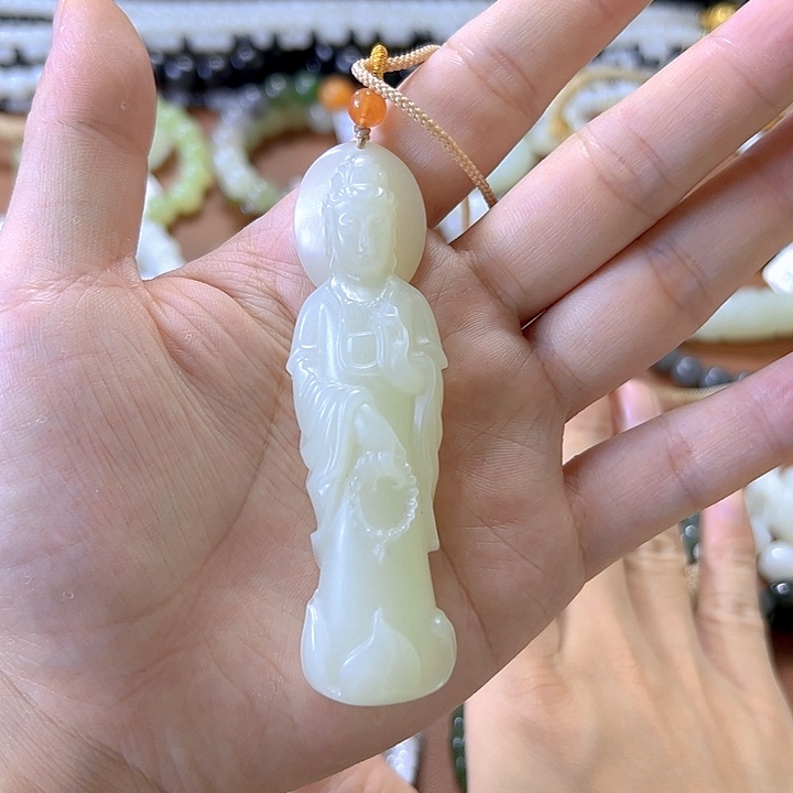 吊坠(赠链)未镶嵌和田玉