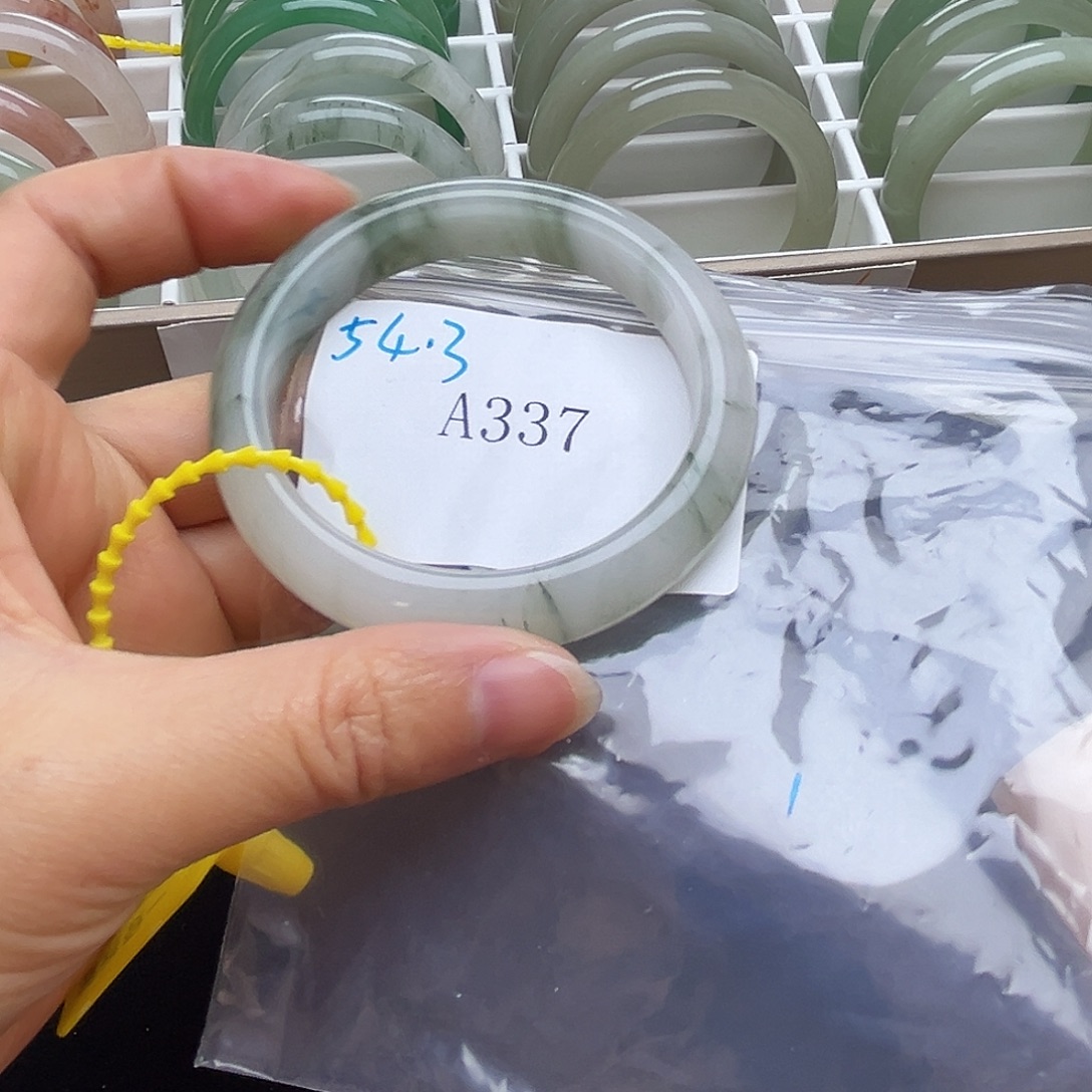 石英质玉未镶嵌手镯