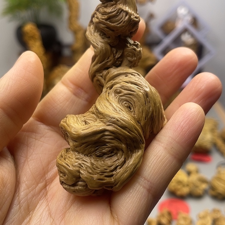 精品降龙木手把件aaa