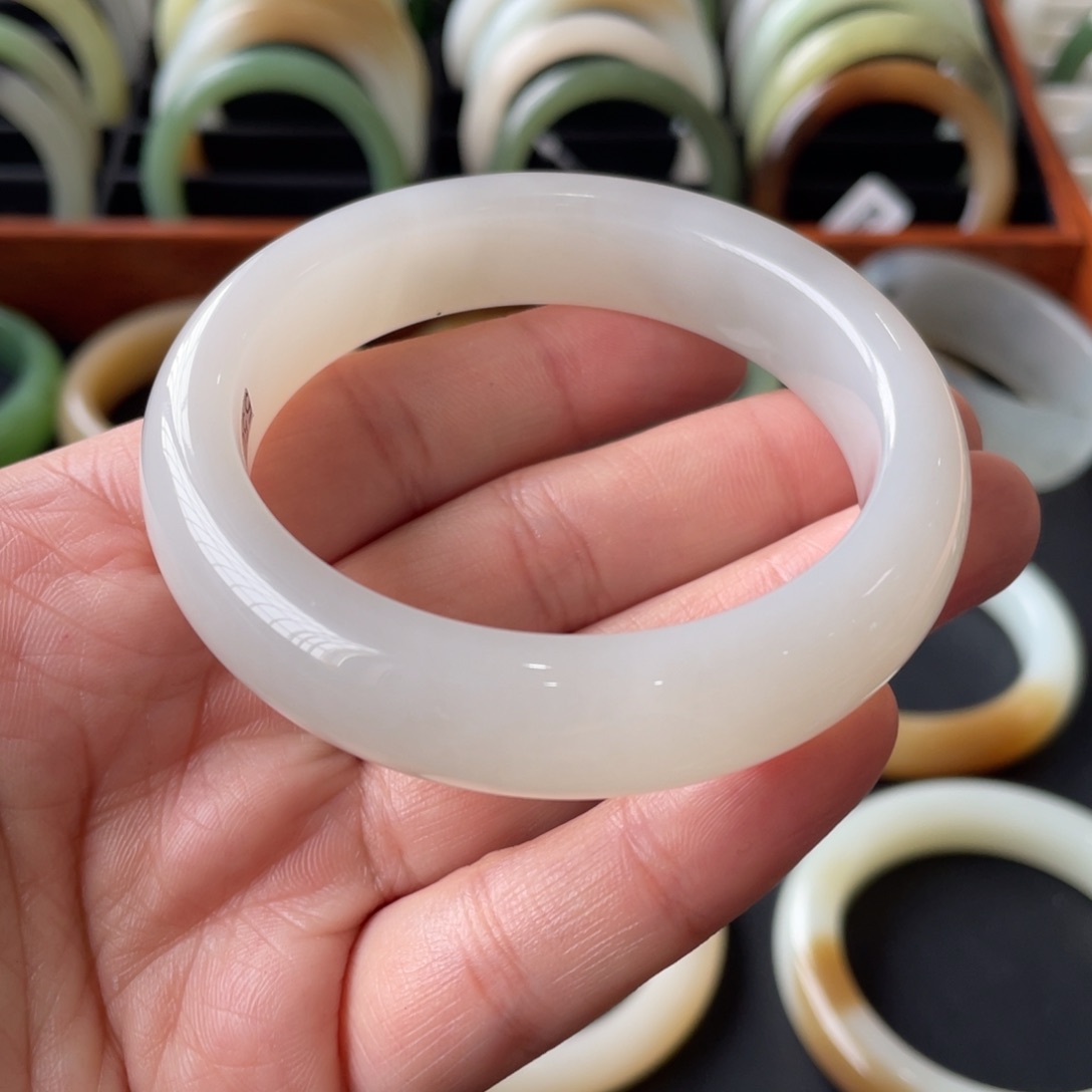 和田玉未镶嵌手镯54