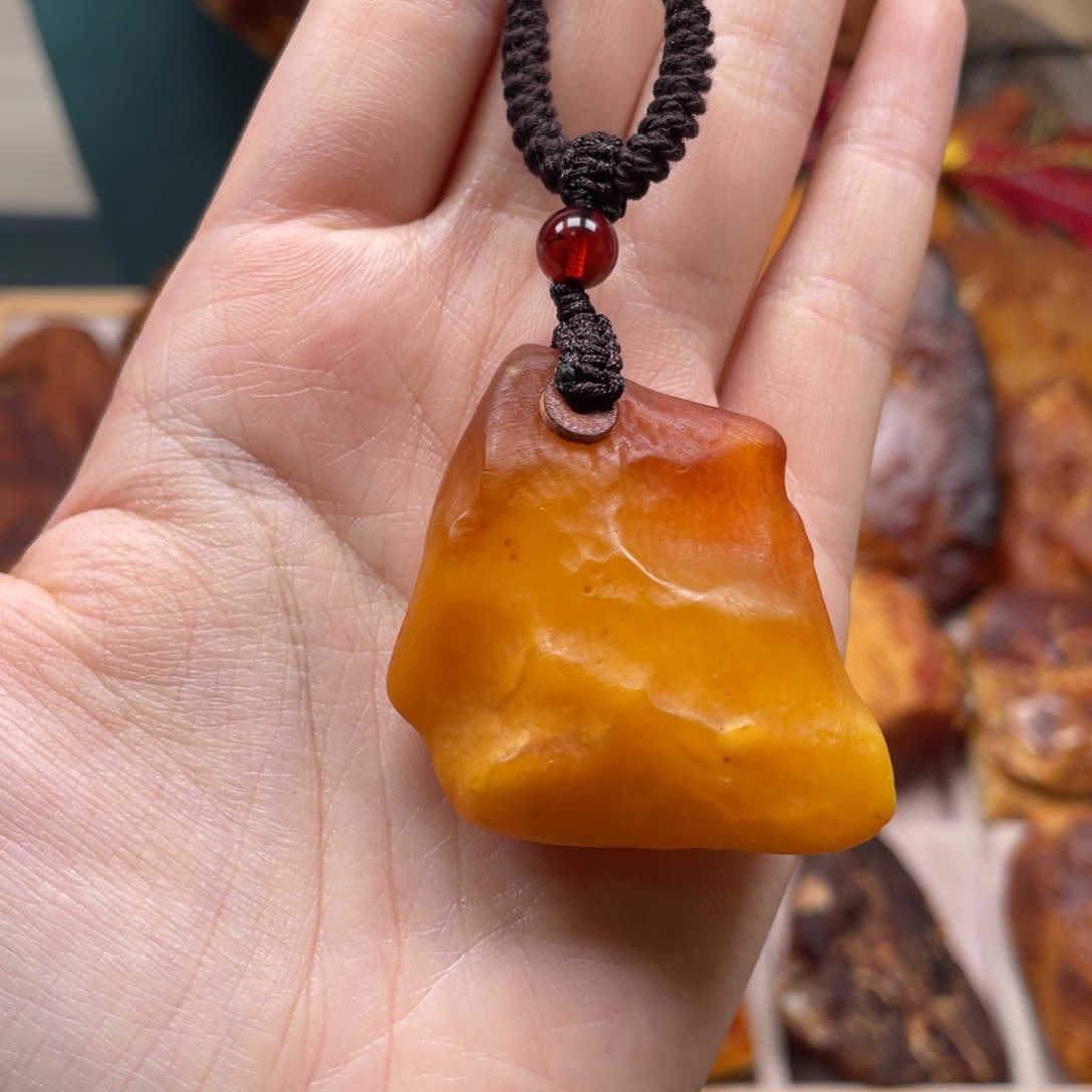 未镶嵌琥珀珠宝奇石