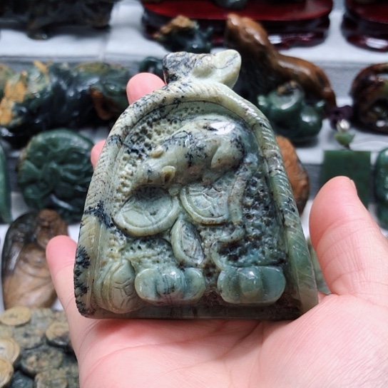 岫岩河磨玉（透闪石质玉）把件未镶嵌