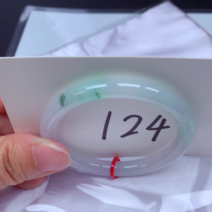 翡翠手镯未镶嵌翡翠