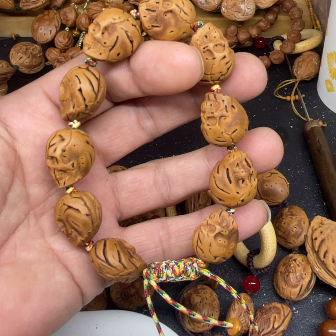 桃核雕刻骷髅手串