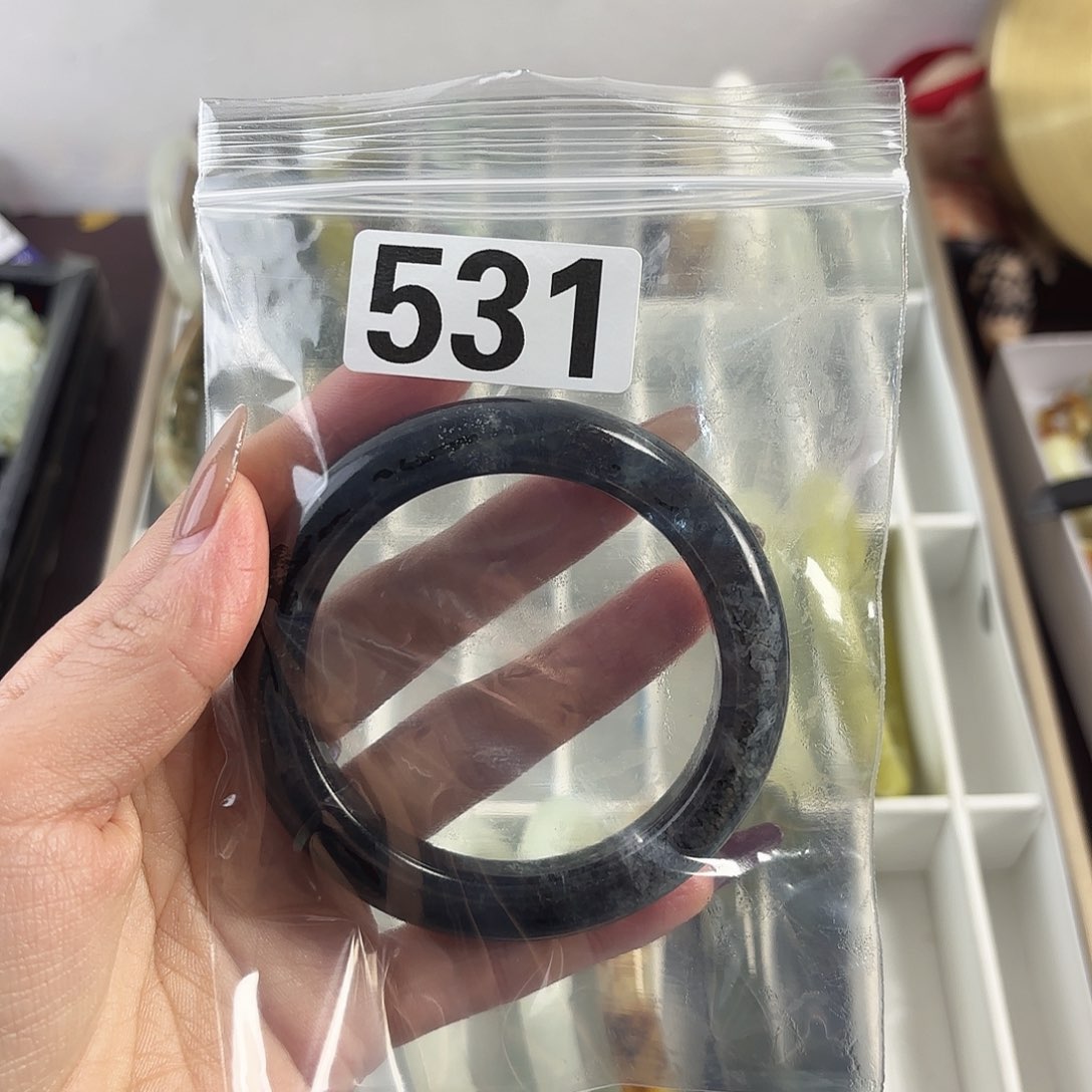 蛇纹石玉手镯未镶嵌约*-