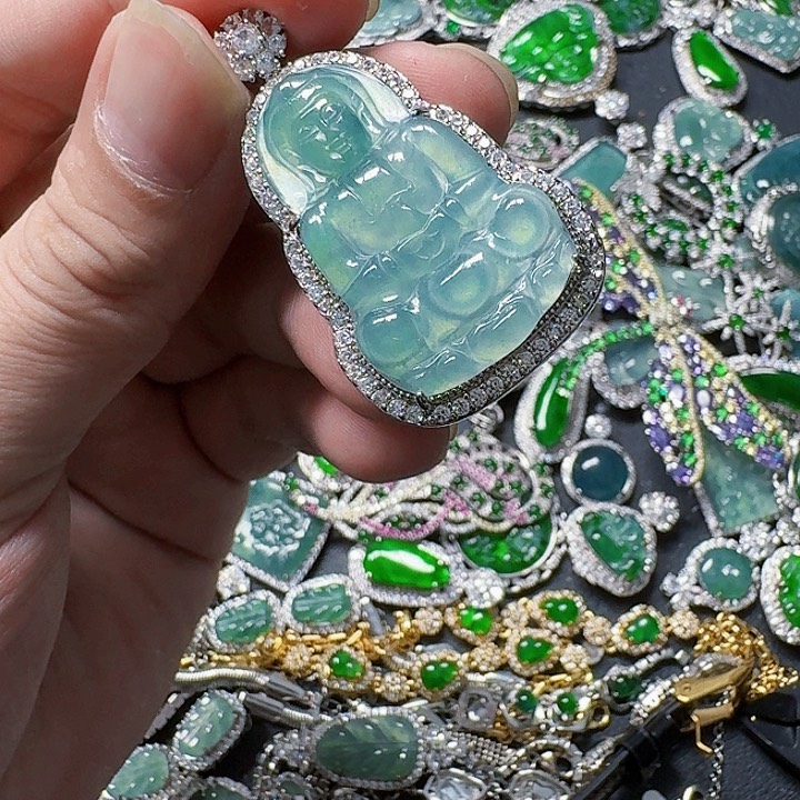 翡翠颈饰未镶嵌天然A货翡翠放漏