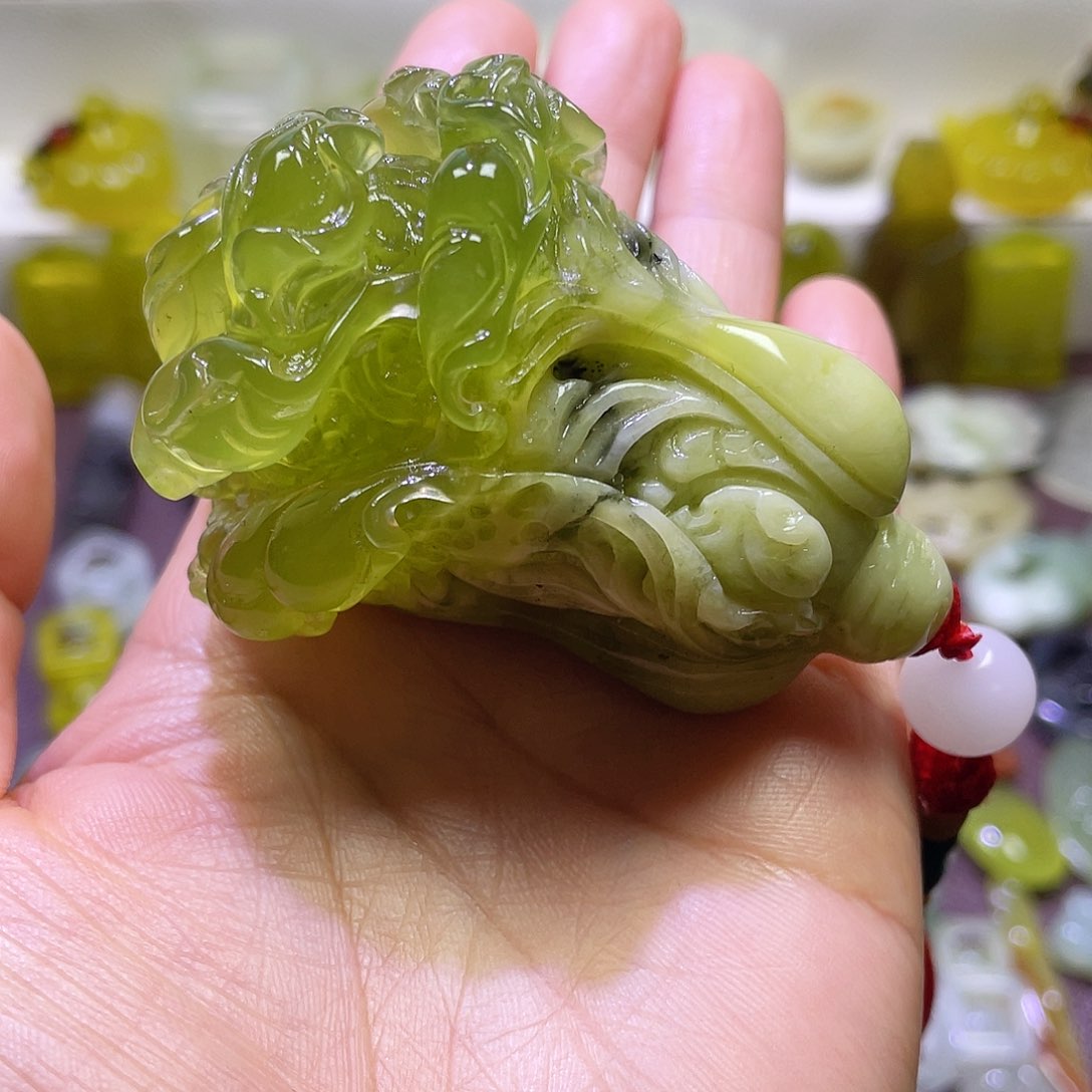 蛇纹石玉颈饰未镶嵌