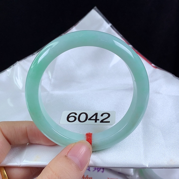 翡翠未镶嵌手镯57圈