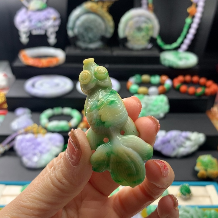 翡翠颈饰未镶嵌翡翠鱼