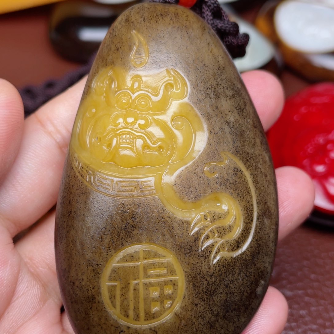 和田玉颈饰未镶嵌快***。