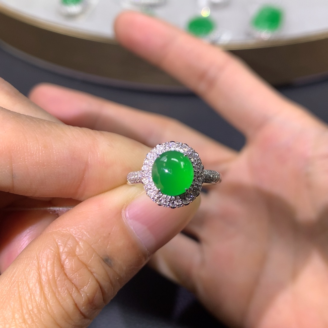 翡翠戒指18K金镶嵌翡翠