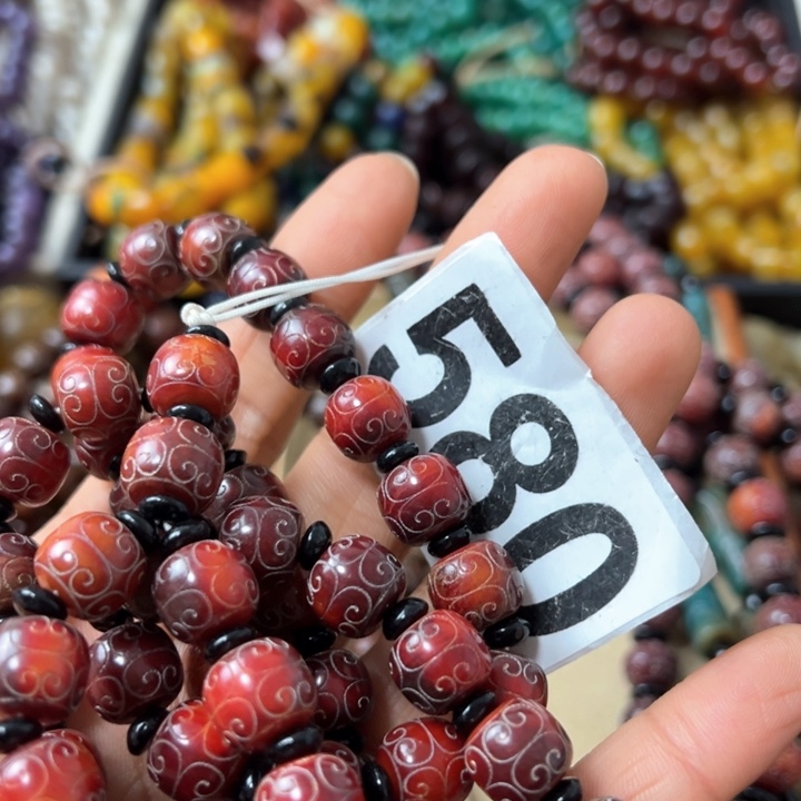 和田玉（糖玉）颈饰未镶嵌倚****张