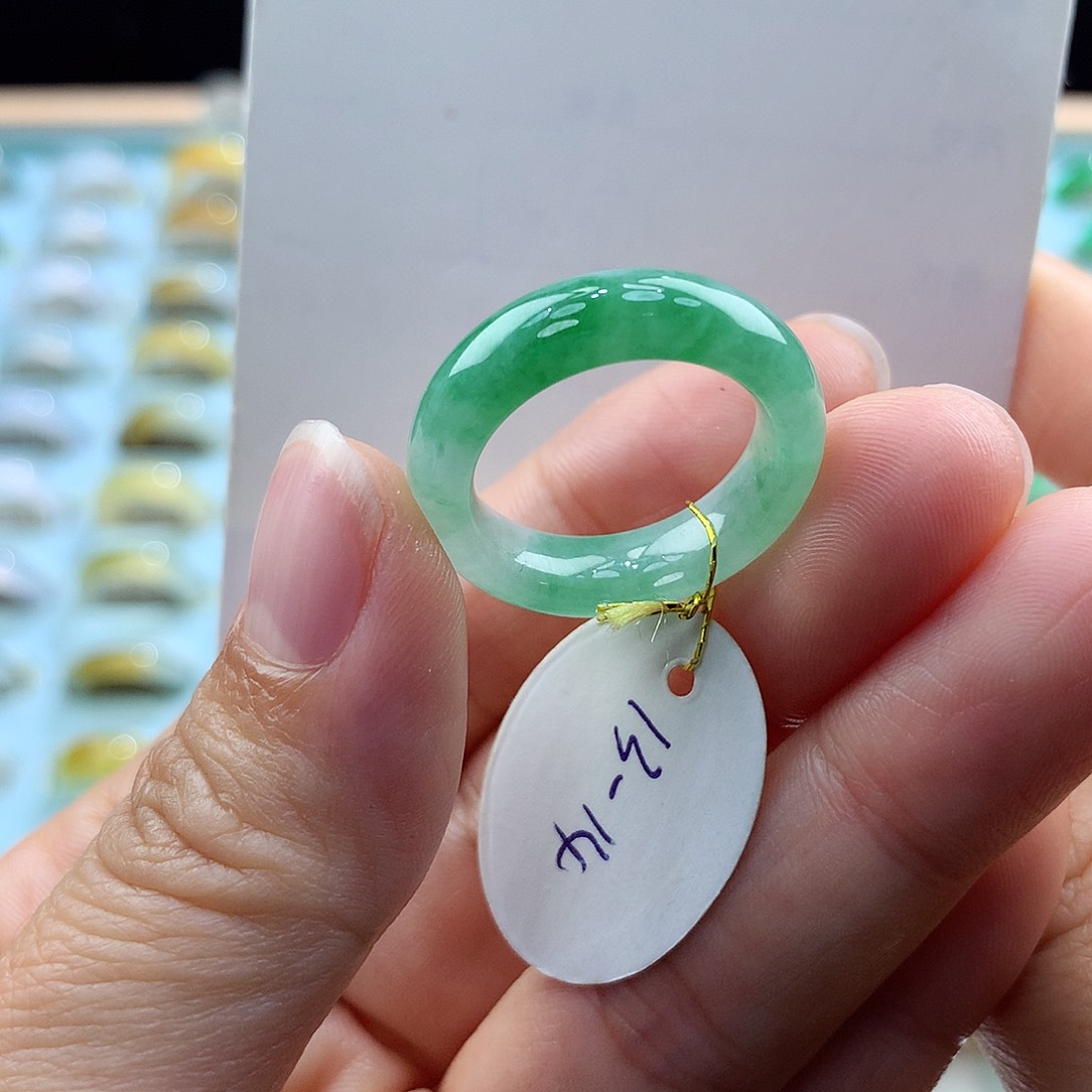 翡翠戒指未镶嵌1314圈 