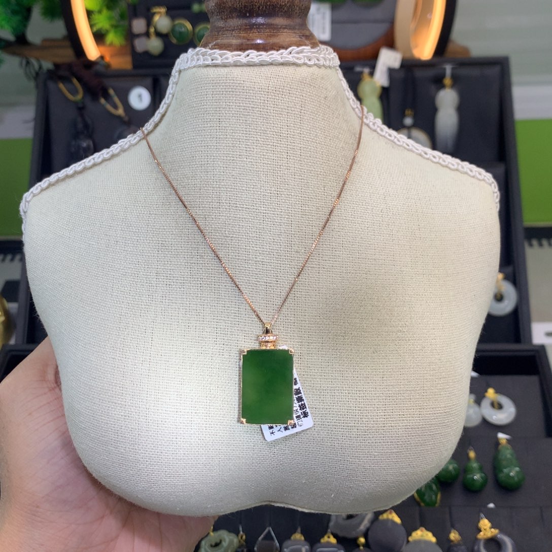 和田玉18K金镶嵌吊坠(赠链)