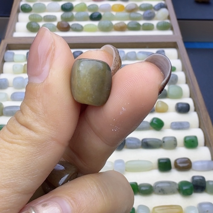 旺****和田玉（糖玉）未镶嵌车挂