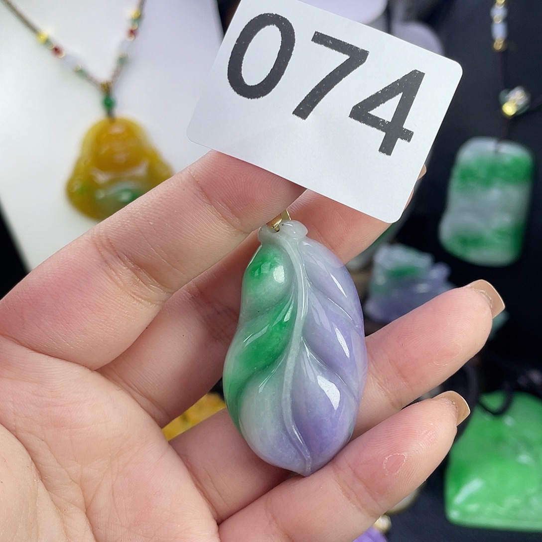 翡翠未镶嵌吊坠(赠链)