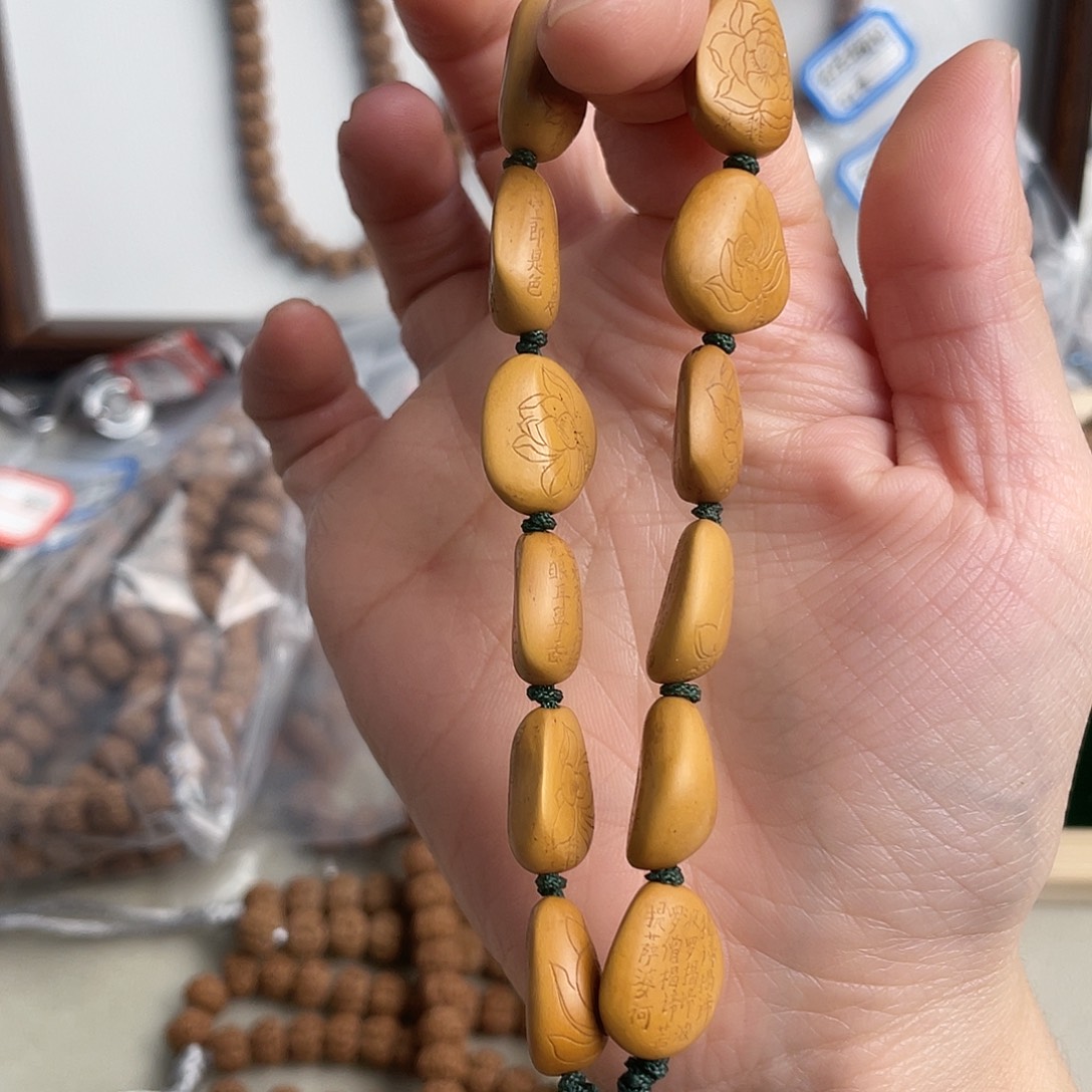 金***戈金刚菩提吊坠松子