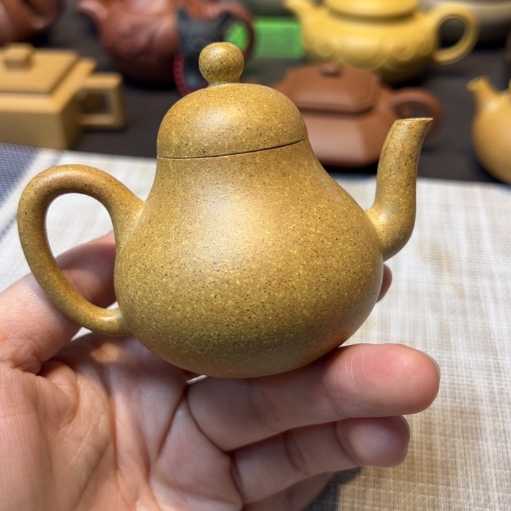 茶壶紫砂封釉，容量85毫升，本绿