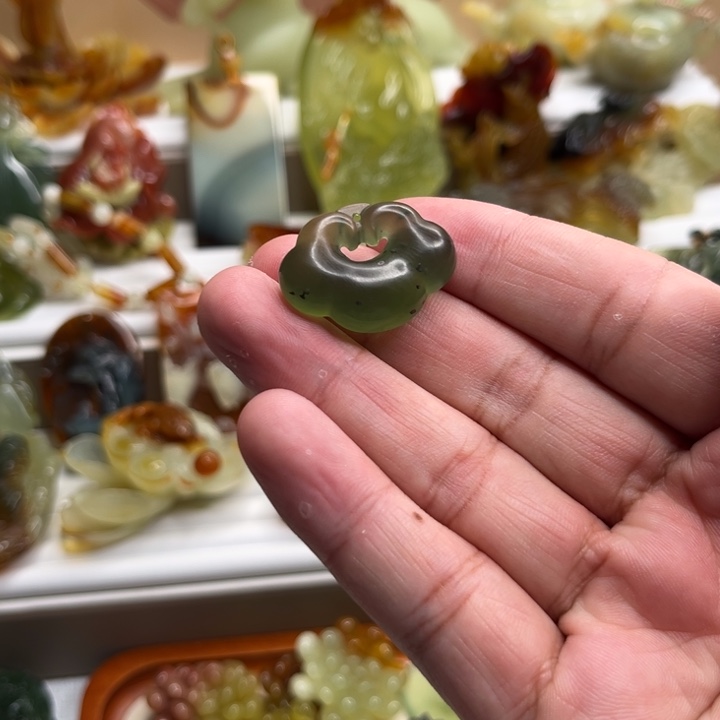 蛇纹石玉未镶嵌挂件