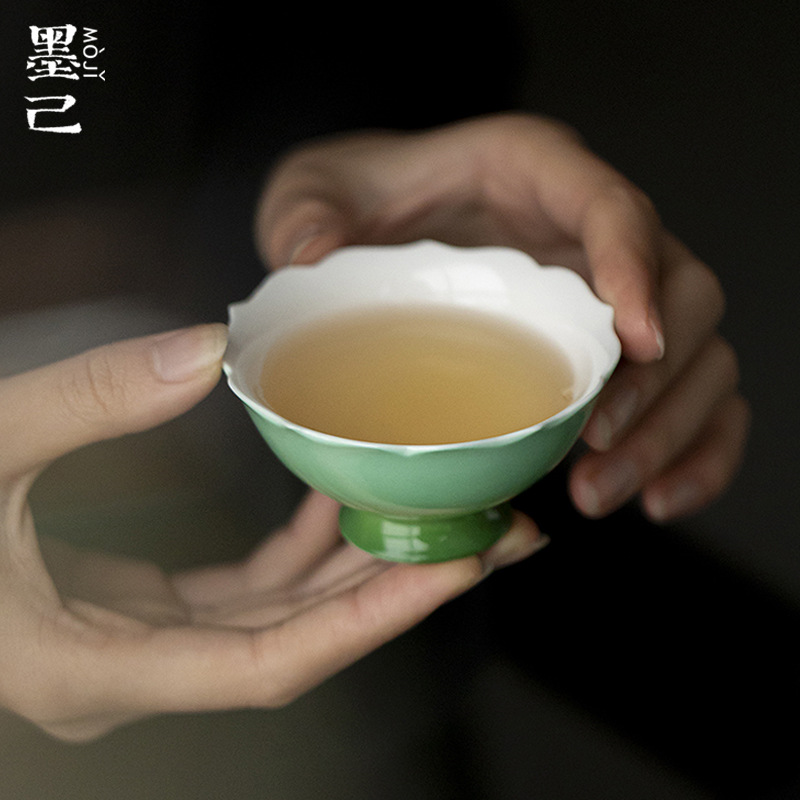 墨己醒春集花口高足茶杯功夫茶具家用陶瓷品茗杯渐变翠绿主人杯