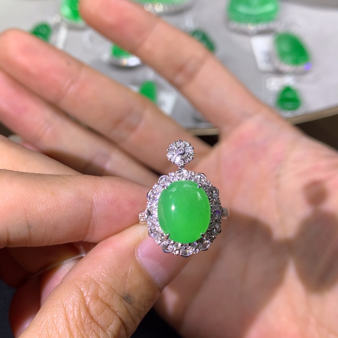 翡翠戒指18K金镶嵌翡翠