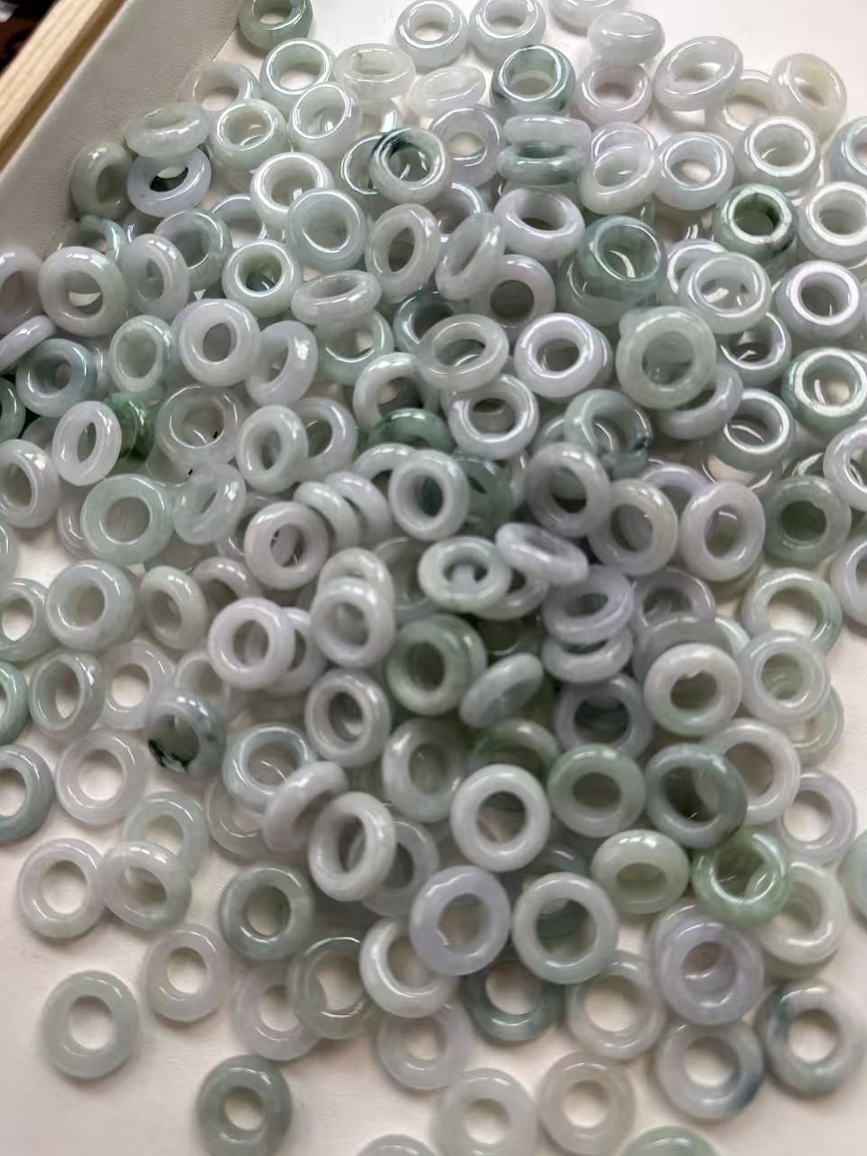  天然缅甸A货翡翠（甜甜圈）多样性发其一.