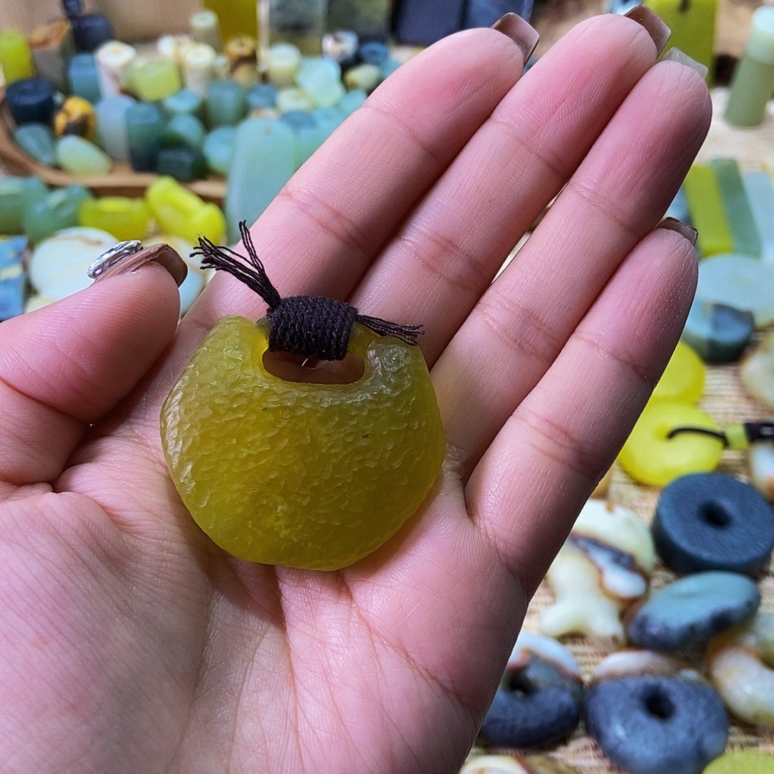 未镶嵌蛇纹石玉挂件白*娘