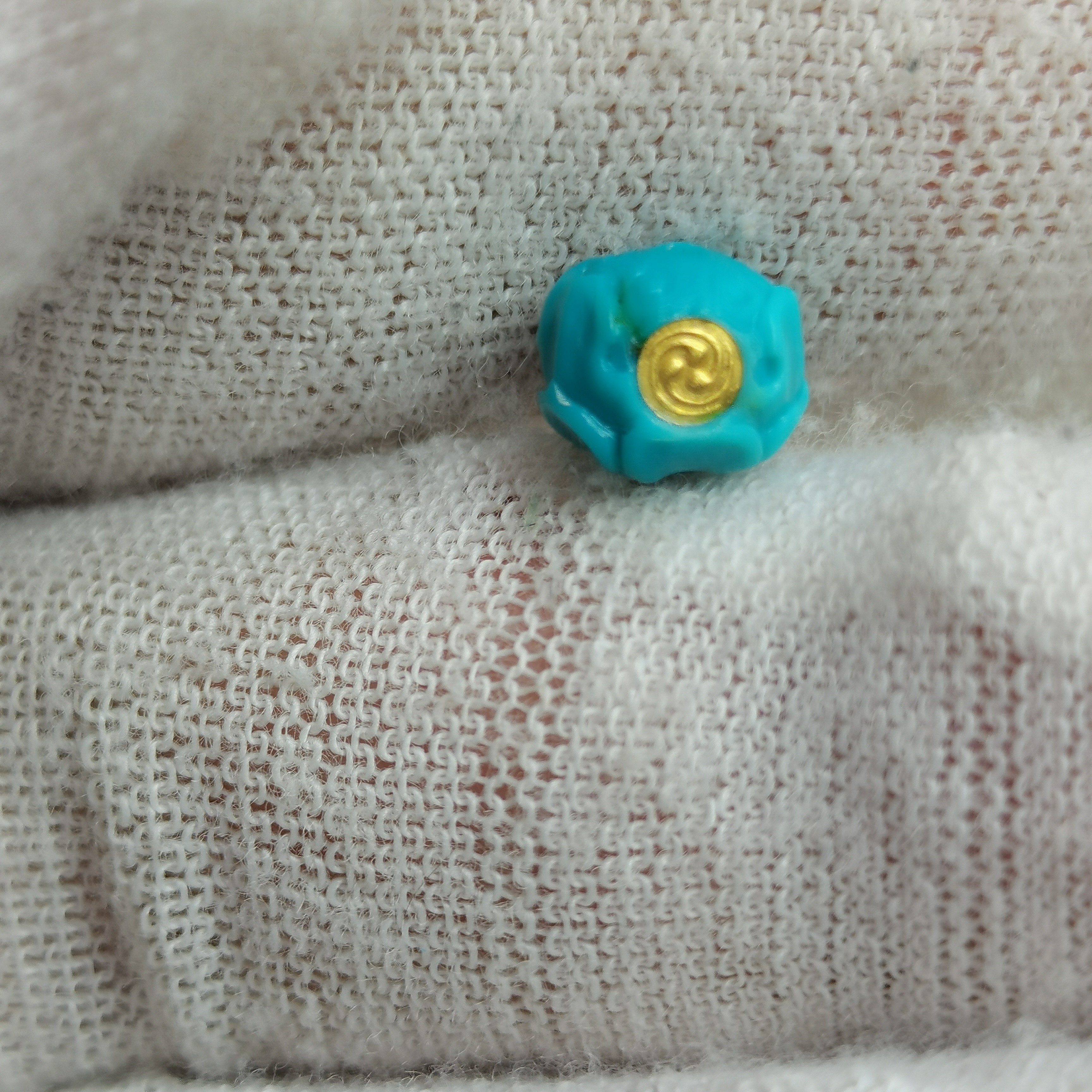 湖北原矿高瓷玉化绿松石莲花隔珠，尺寸7.7*6.1，武汉中地大质检