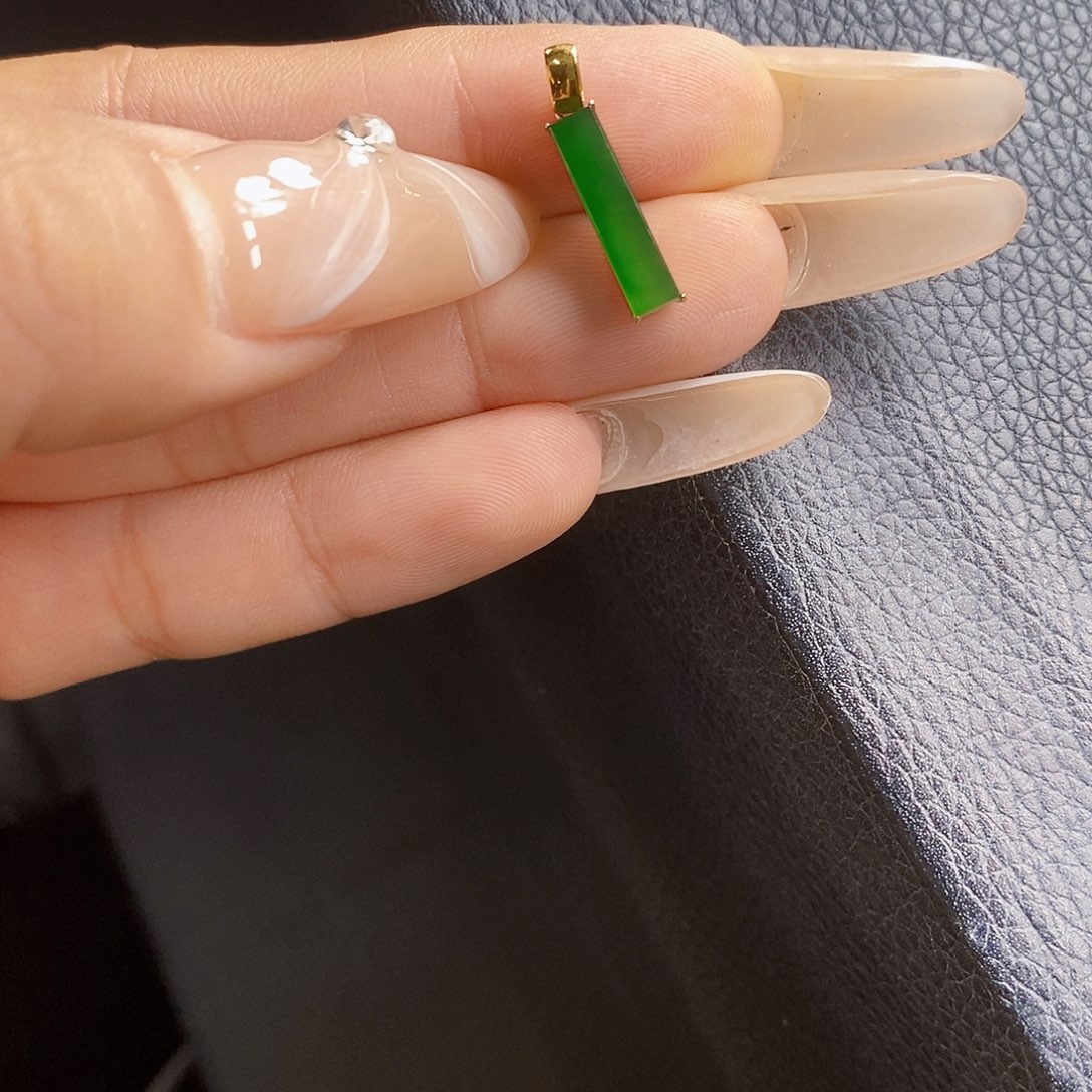 翡翠18K金镶嵌颈饰翡翠