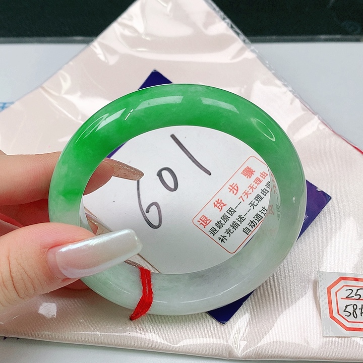 翡翠手镯未镶嵌翡翠手镯宽胎