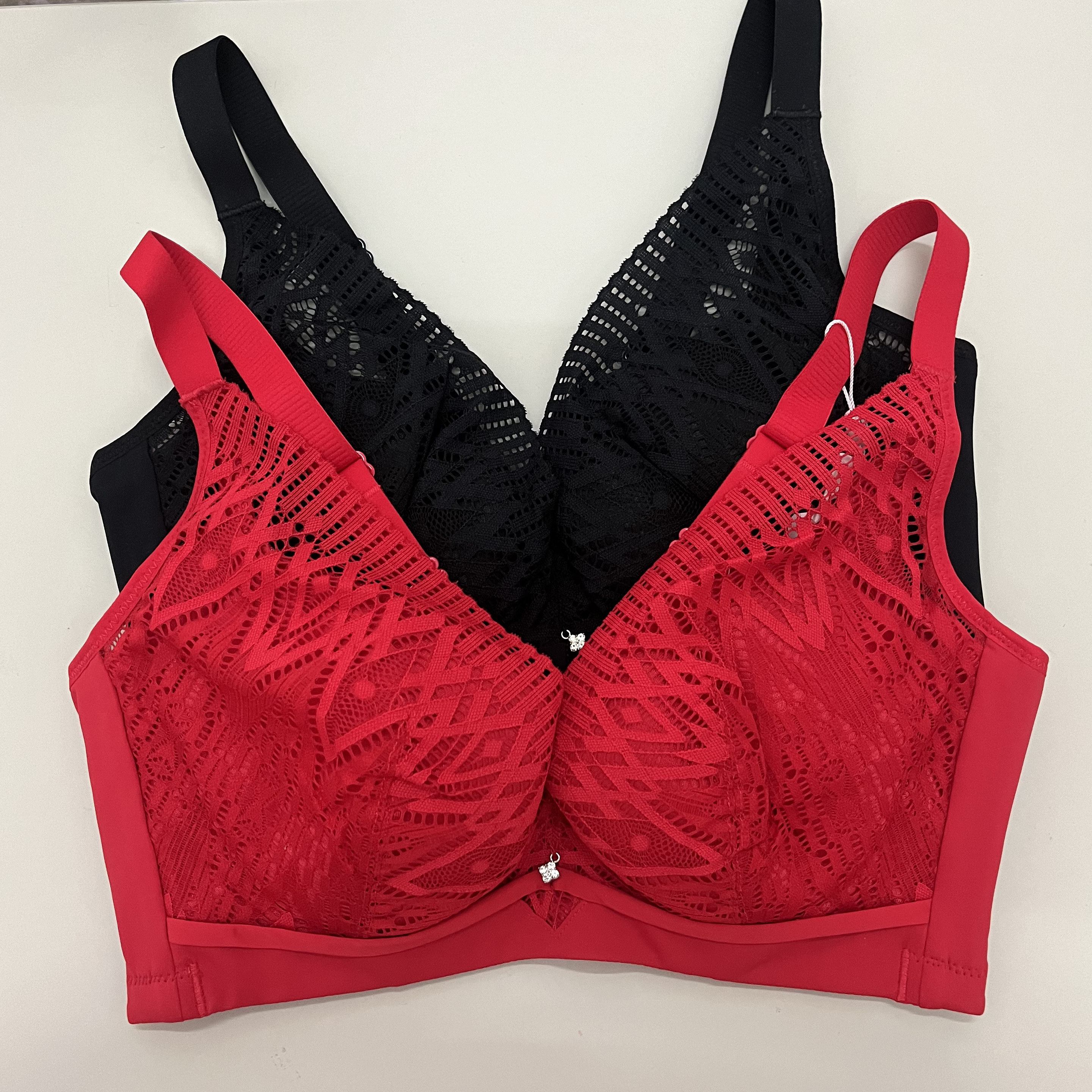 2042剪标女士内衣大胸显小薄杯性感软钢舒适透气文胸