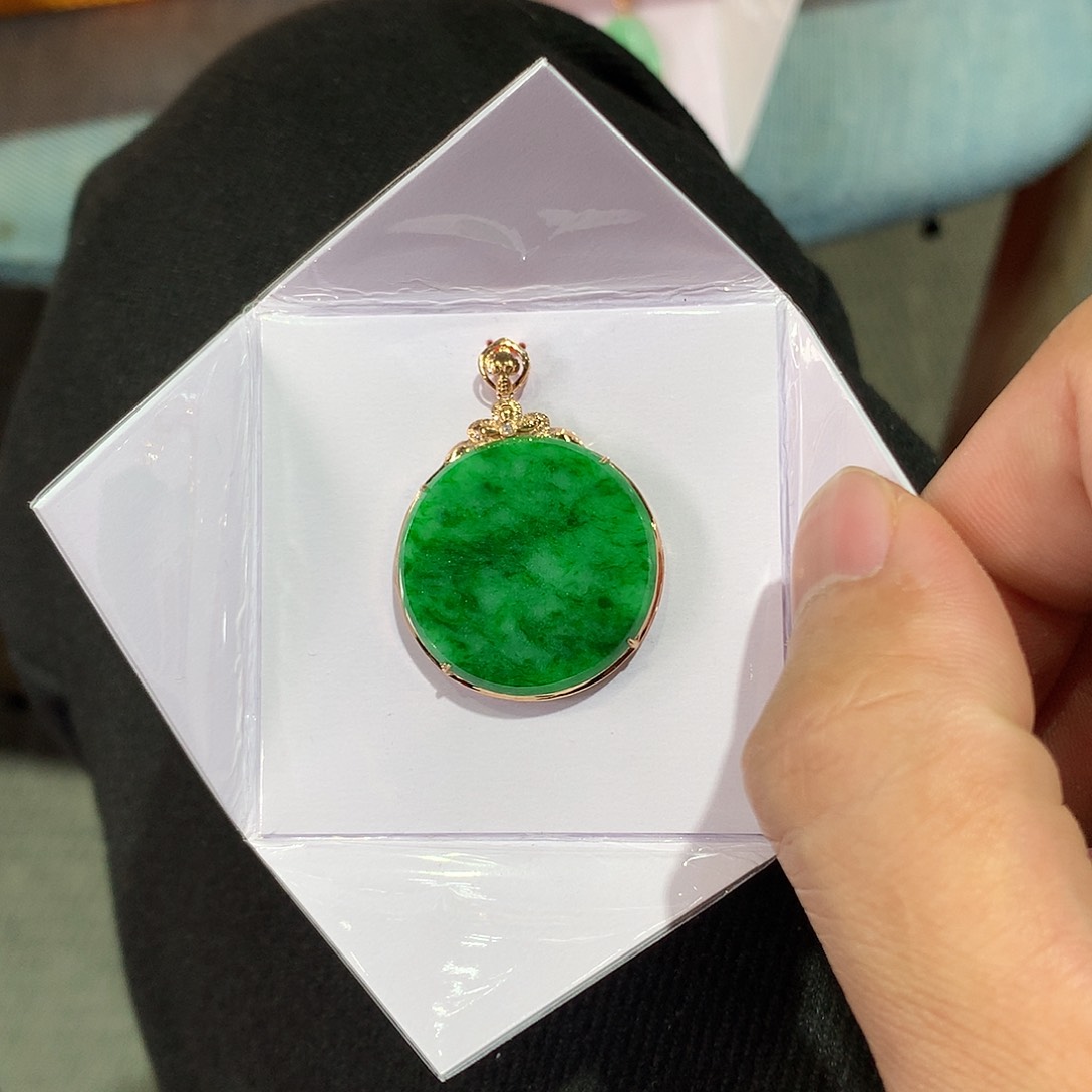 翡翠吊坠(赠链)18K金镶嵌