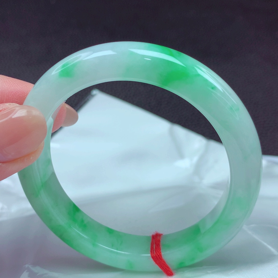 翡翠手镯未镶嵌手镯88