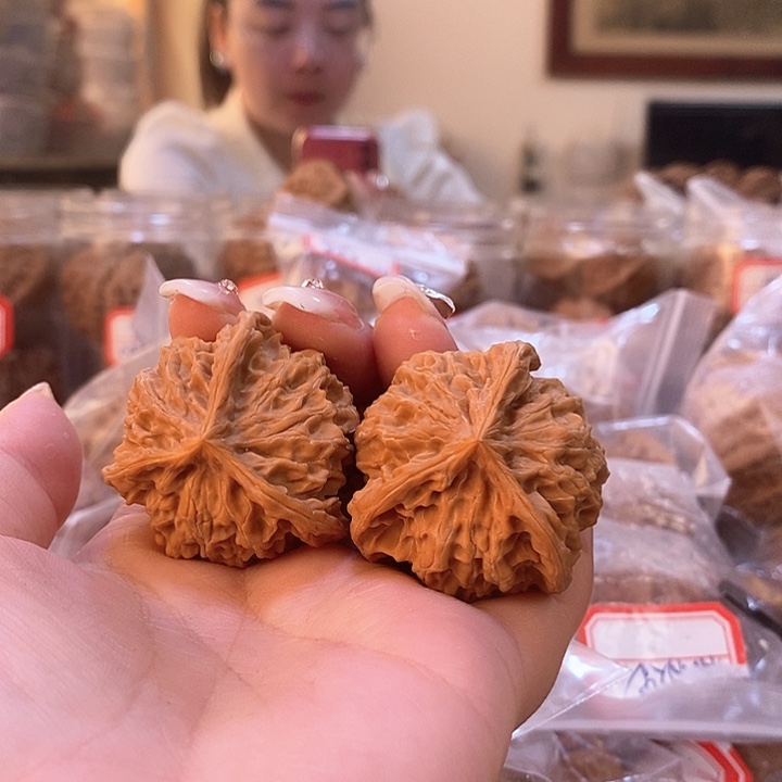 文玩核桃吊坠非***！练手对盘山三棱有修