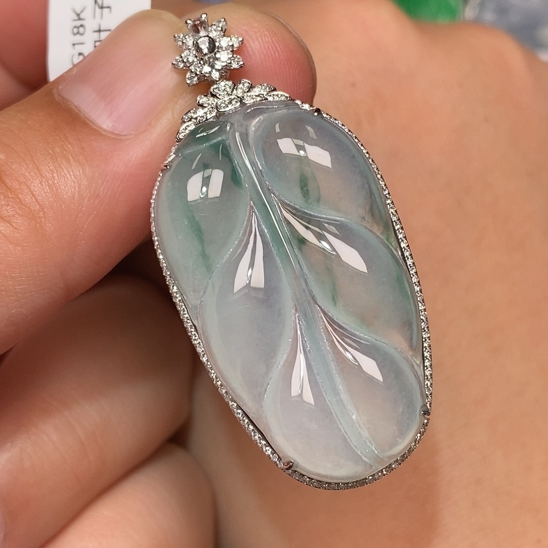 翡翠18K金镶嵌颈饰叶子