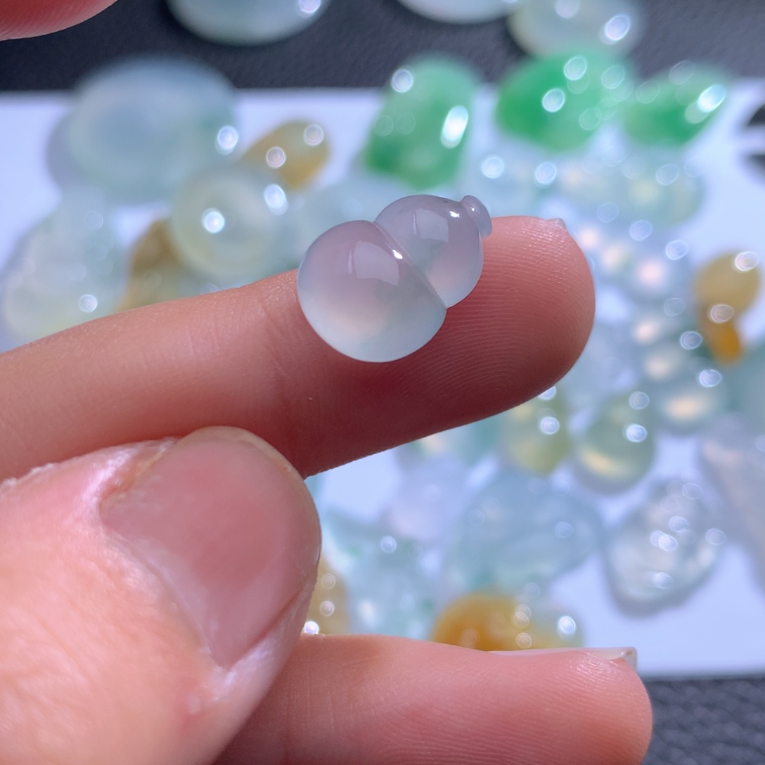 翡翠未镶嵌颈饰缅甸