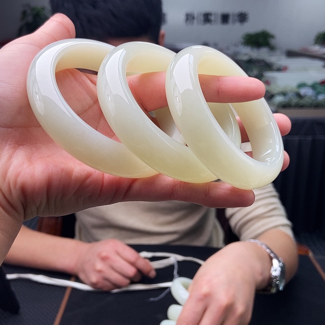 和田玉未镶嵌手镯53-65颜色多样性发拍一发一