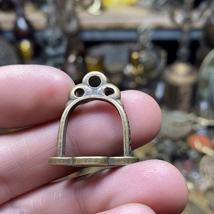 瘦***瘦小杨推荐铜物件一个