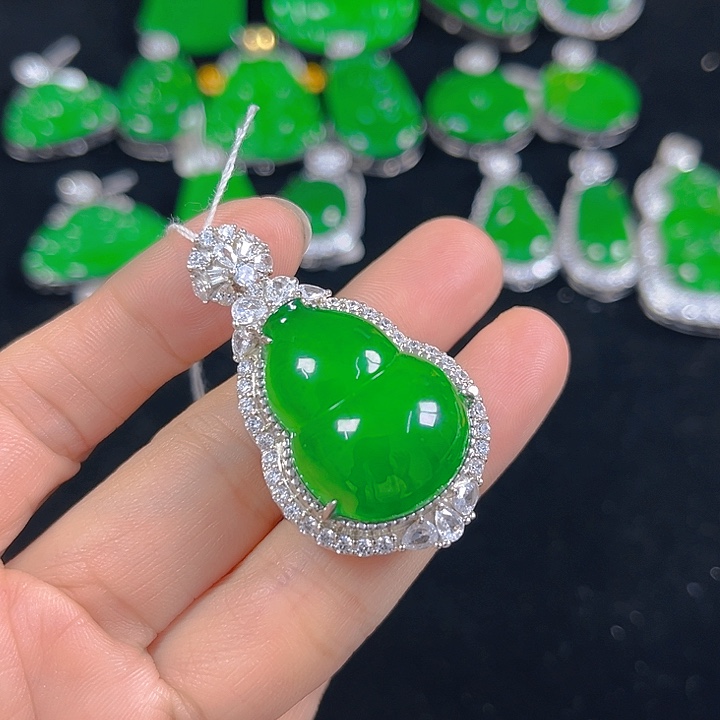 钱***.翡翠银S925镶嵌吊坠(不含链)