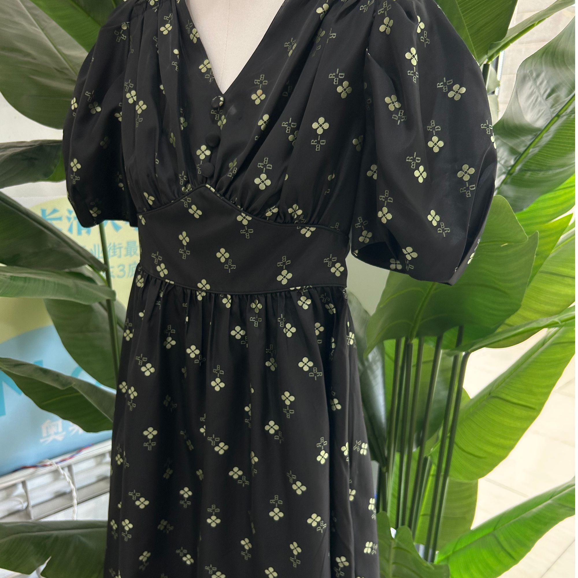 【1381】泡泡袖法式连衣裙