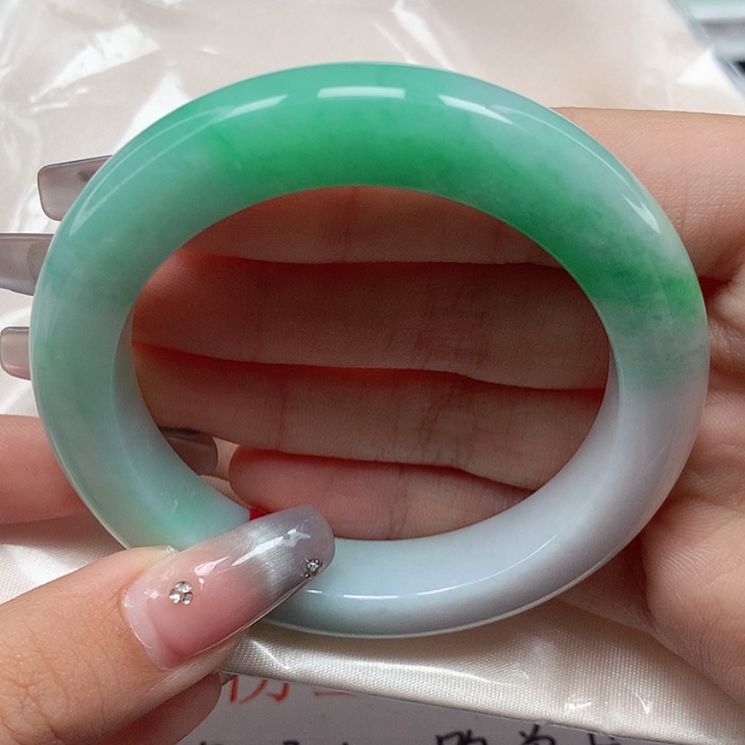 【闪购商品】翡翠手镯未镶嵌53圈辣阳绿