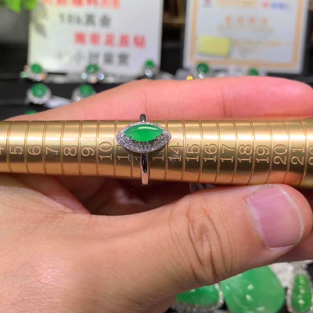 【闪购商品】翡翠戒指18K金镶嵌马眼