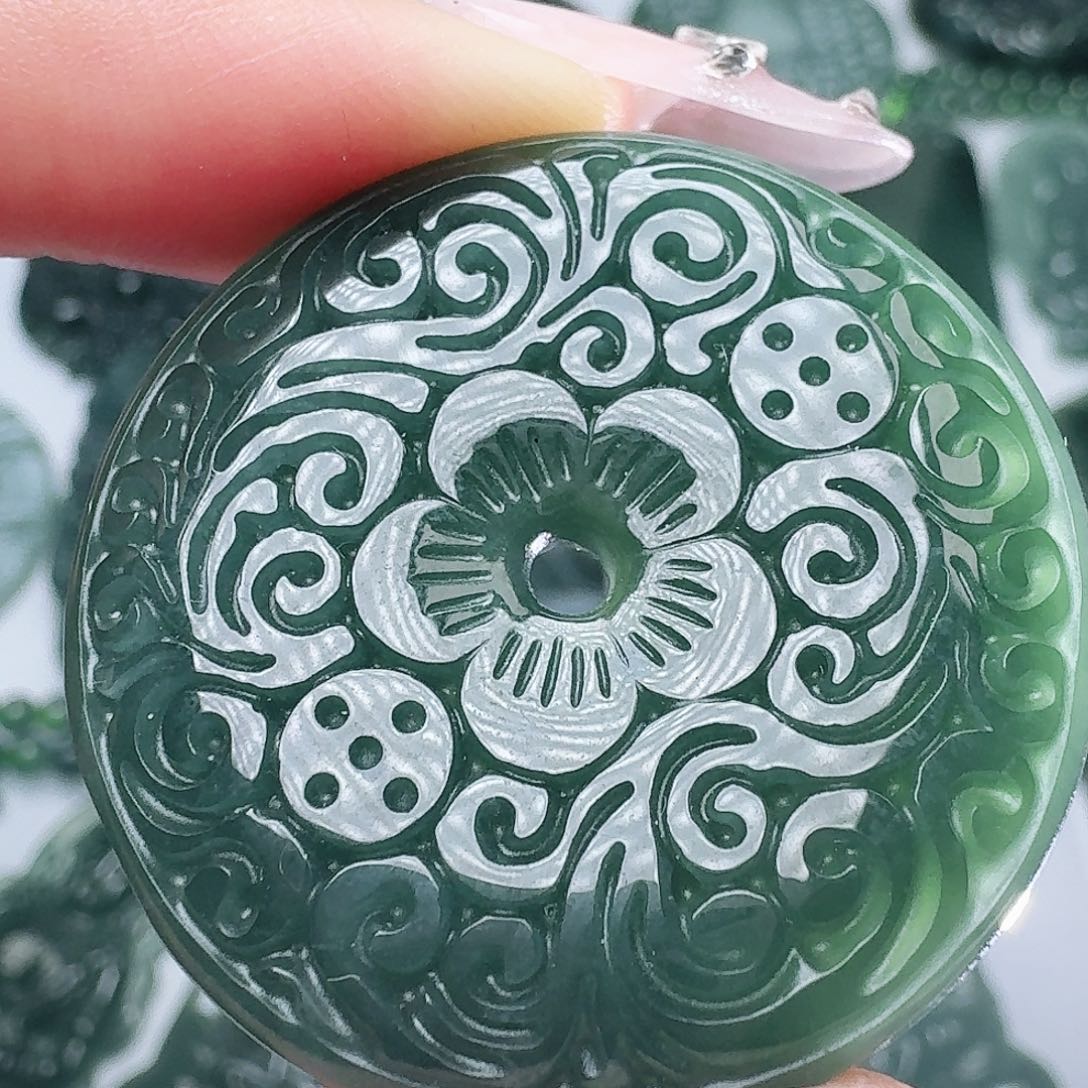 翡翠未镶嵌颈饰天然的A货翡翠多样性发其一 