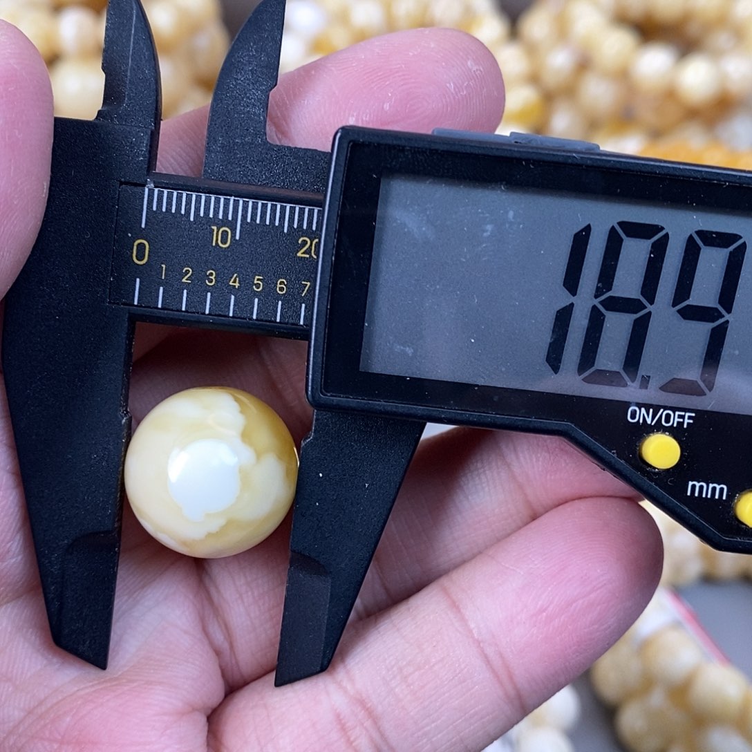 蜜蜡未镶嵌珠宝奇石3.8g