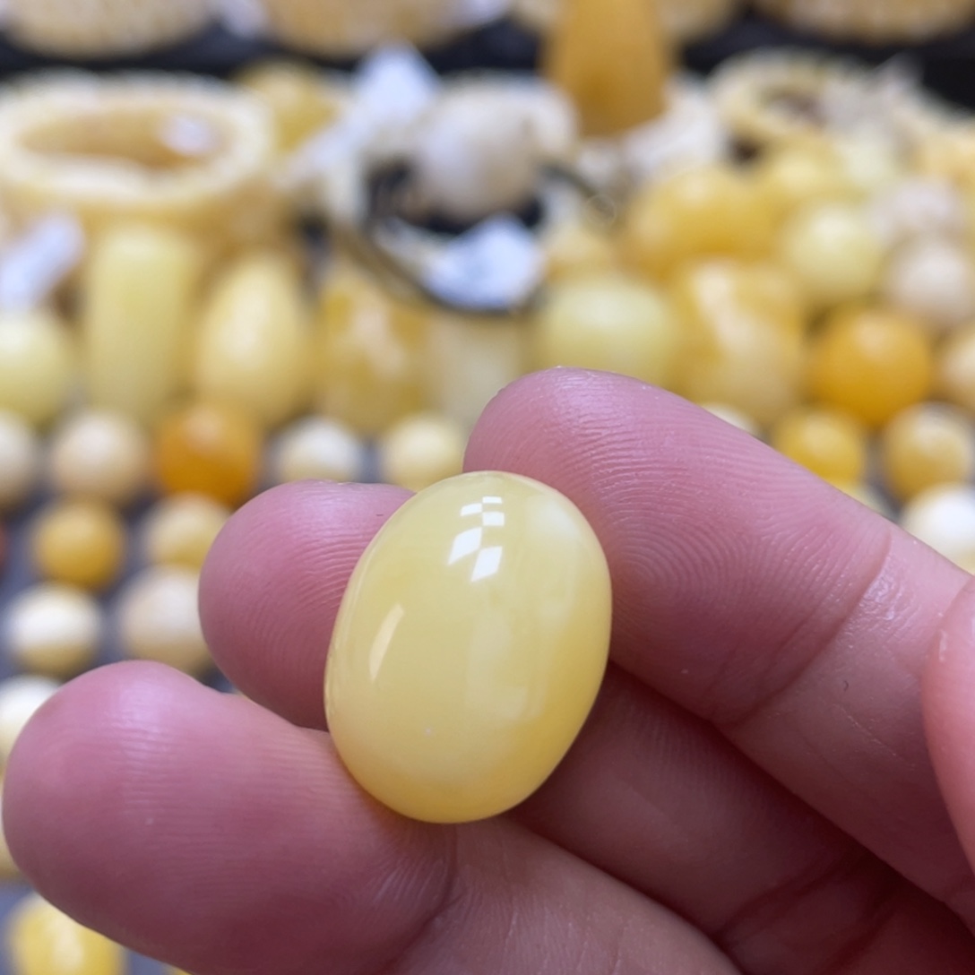 蜜蜡未镶嵌裸石14*18.6mm