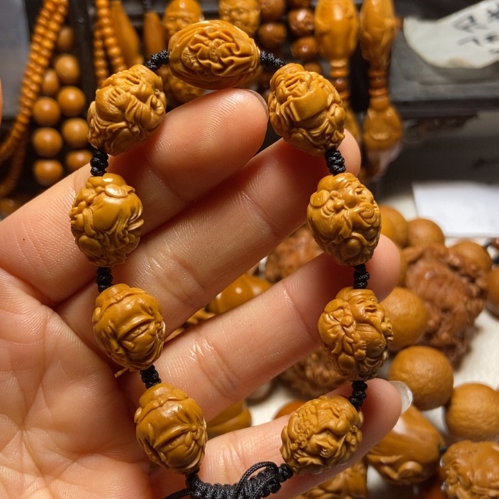 【闪购商品】橄榄核吊坠八方财神1.4