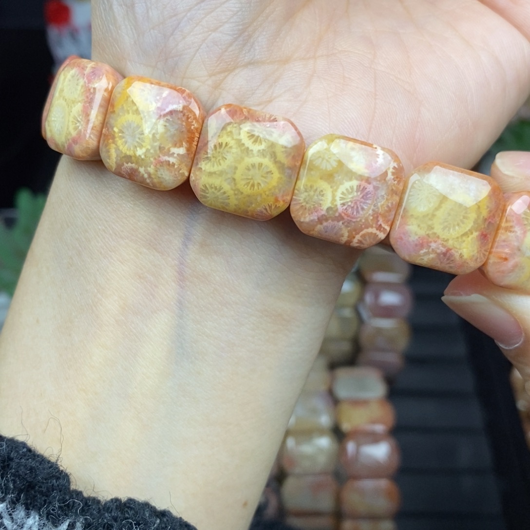 等****硅化玉未镶嵌手链