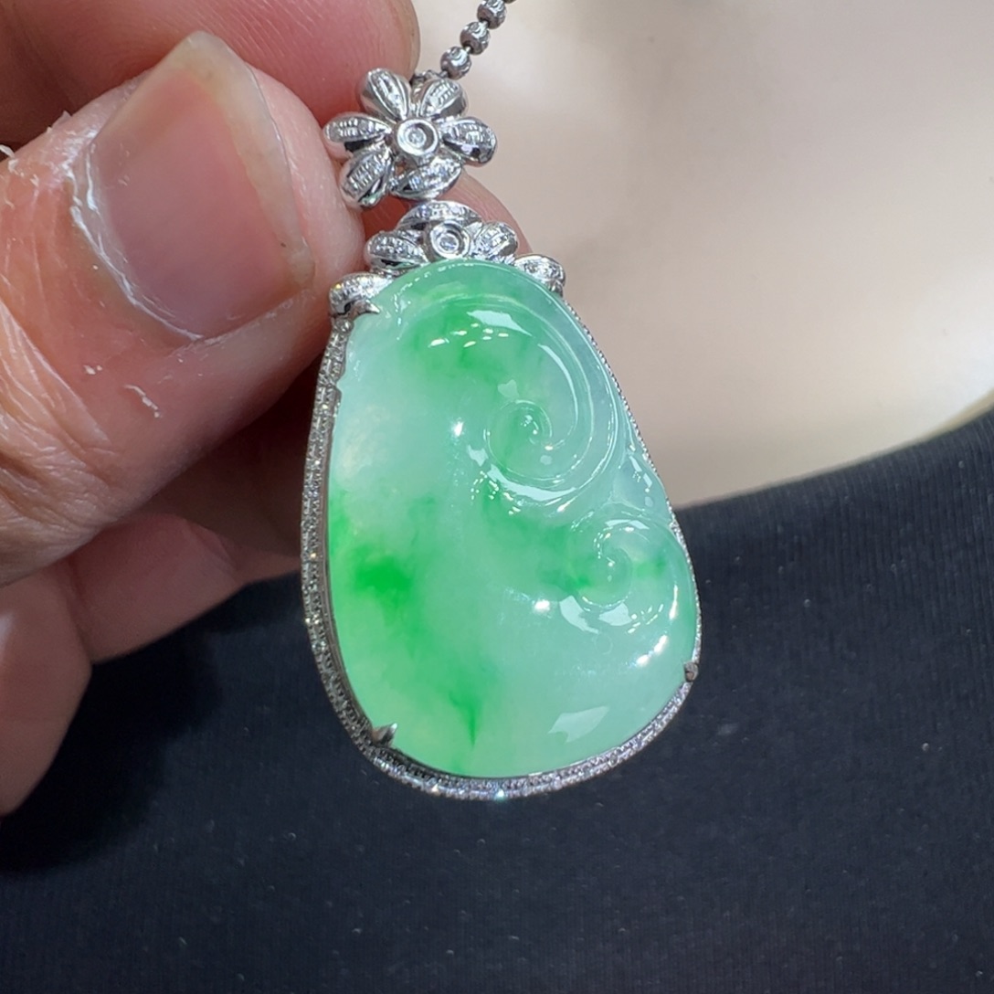 翡翠吊坠(不含链)18K金镶嵌